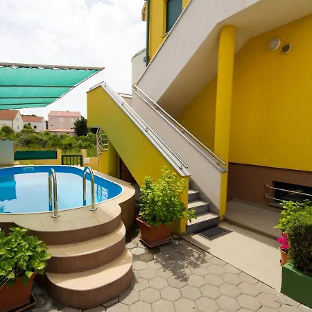 Apartman Radak.2 *